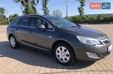 Универсал Opel Astra 2012 в Черновцах