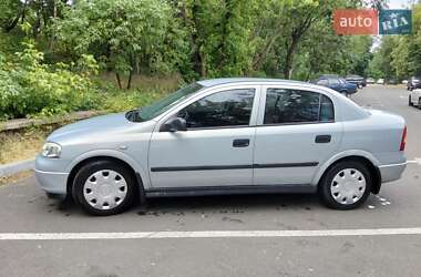 Седан Opel Astra 2004 в 
