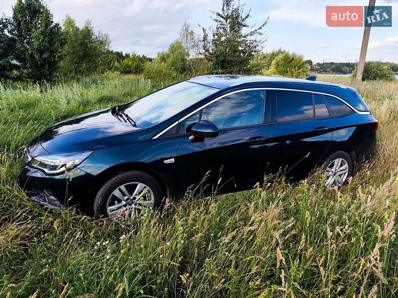 Универсал Opel Astra 2017 в Киеве