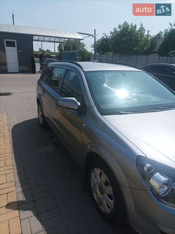 Универсал Opel Astra 2004 в Казатине