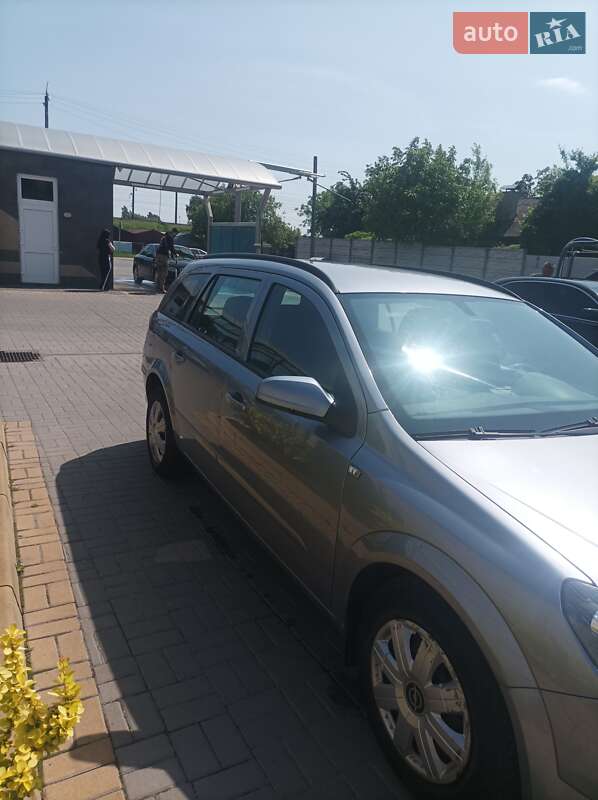 Универсал Opel Astra 2004 в Казатине