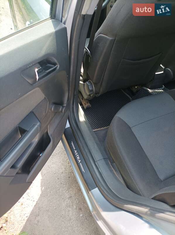 Универсал Opel Astra 2004 в Казатине