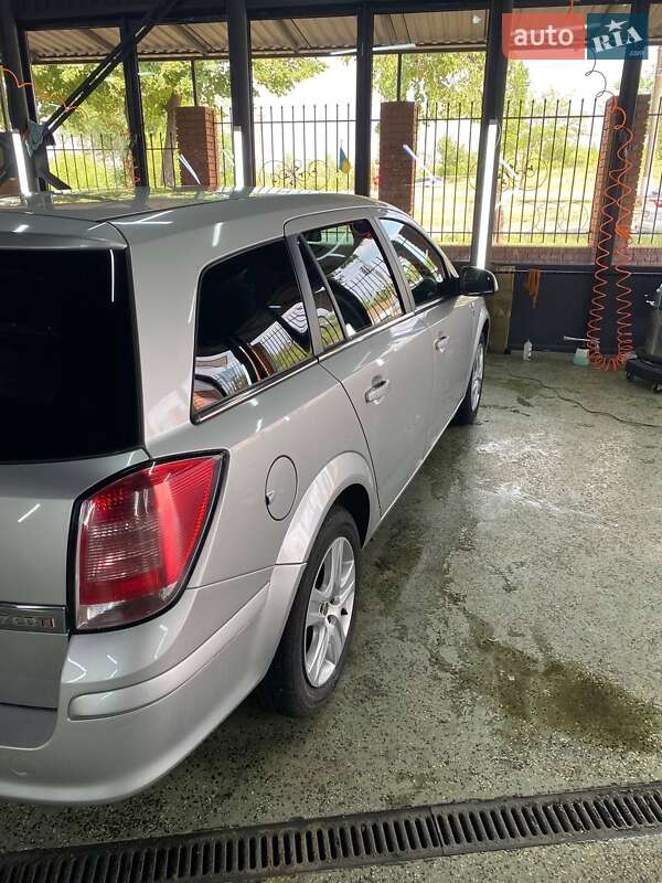 Универсал Opel Astra 2010 в Кривом Роге