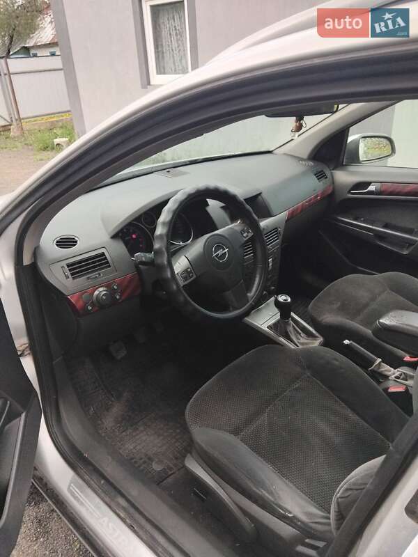 Універсал Opel Astra 2004 в Луцьку
