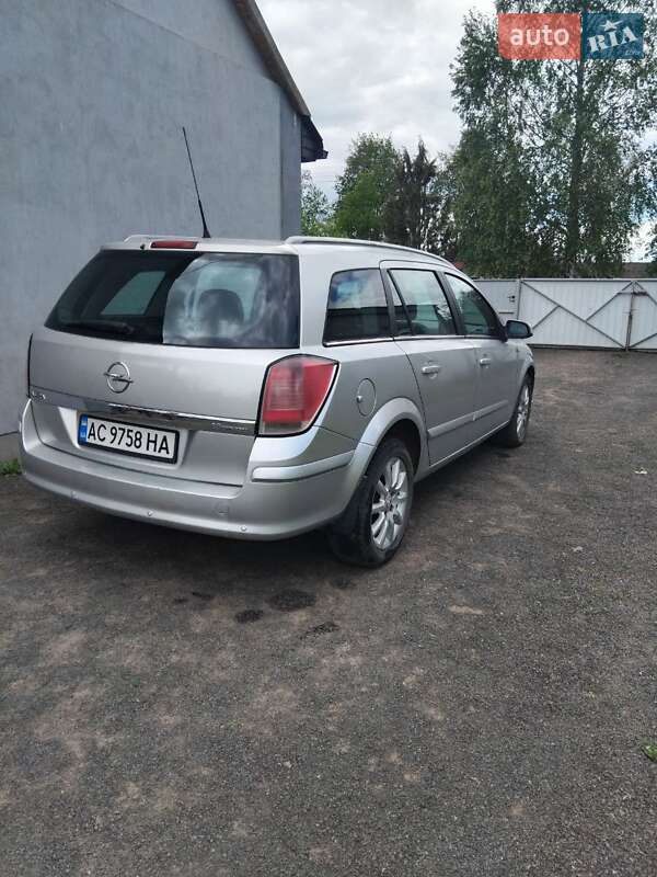 Універсал Opel Astra 2004 в Луцьку