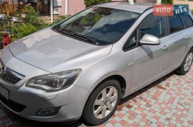 Універсал Opel Astra 2011 в Ужгороді