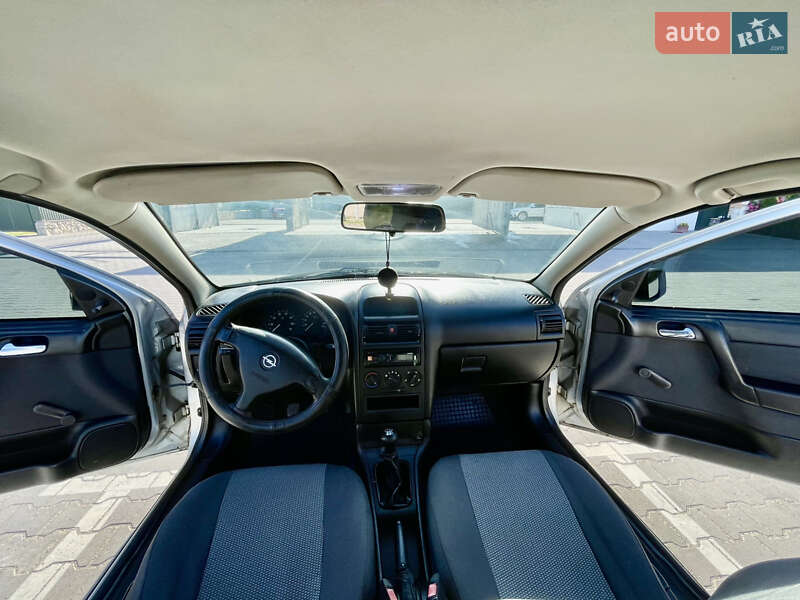 Седан Opel Astra 2005 в Волочиську