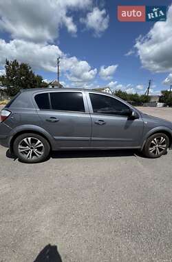 Хэтчбек Opel Astra 2005 в 