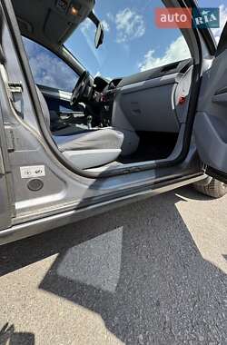 Хэтчбек Opel Astra 2005 в 