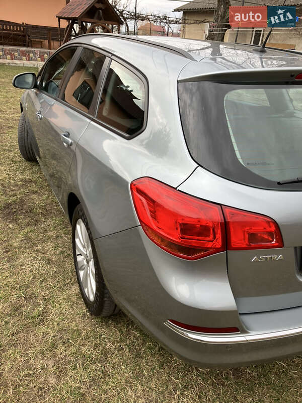 Универсал Opel Astra 2013 в Кицмани