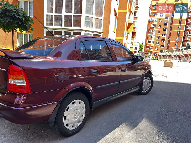 Седан Opel Astra 2006 в Тернополі