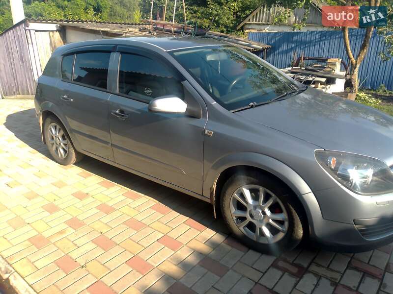 Хэтчбек Opel Astra 2006 в Петровке-Роменской