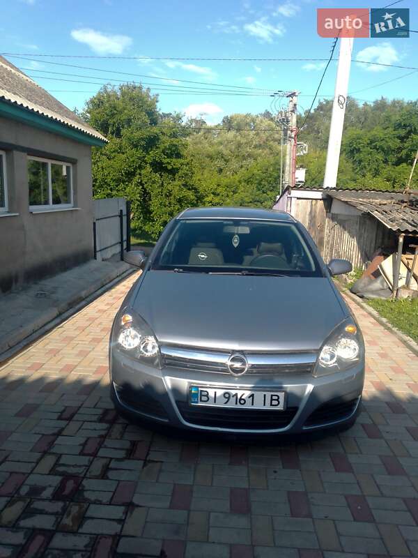 Хэтчбек Opel Astra 2006 в Петровке-Роменской