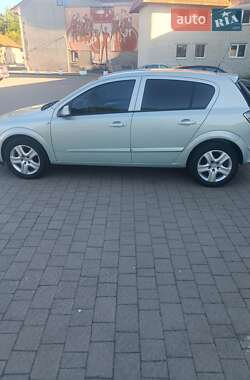 Хэтчбек Opel Astra 2008 в Буске
