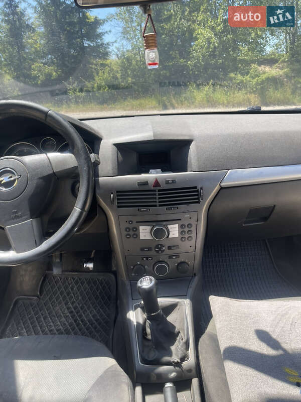 Универсал Opel Astra 2006 в Косове