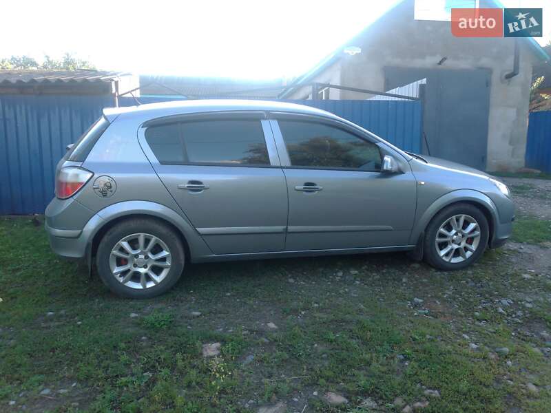 Хэтчбек Opel Astra 2006 в Петровке-Роменской