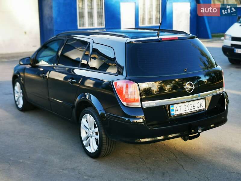 Универсал Opel Astra 2008 в Черновцах
