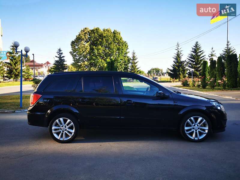 Универсал Opel Astra 2008 в Черновцах