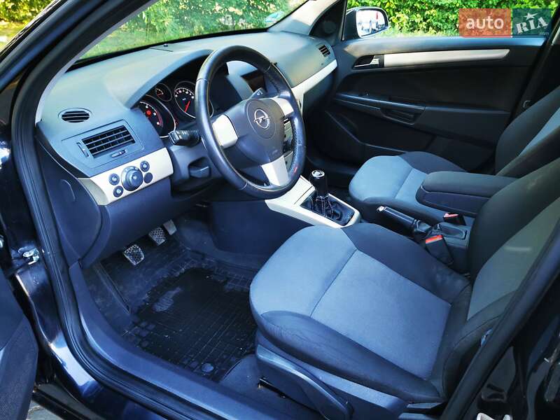 Универсал Opel Astra 2008 в Черновцах