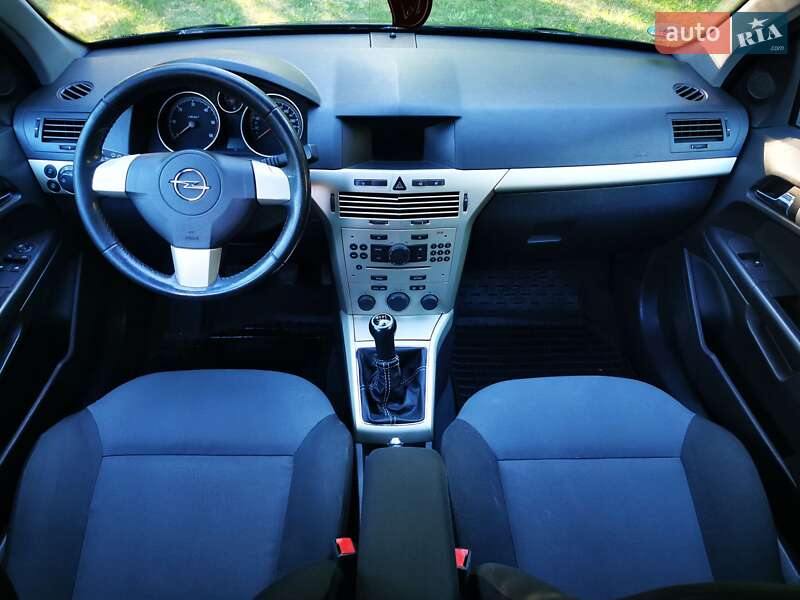 Универсал Opel Astra 2008 в Черновцах