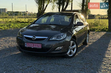 Универсал Opel Astra 2010 в Ровно