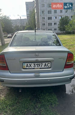 Седан Opel Astra 2004 в 