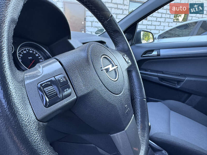 Хэтчбек Opel Astra 2006 в Звенигородке фото 35 Хэтчбек Opel Astra 2006 в Звенигородке