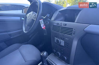 Хетчбек Opel Astra 2006 в 