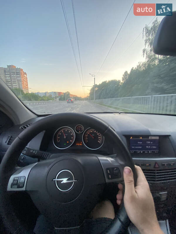 Хетчбек Opel Astra 2004 в Дніпрі