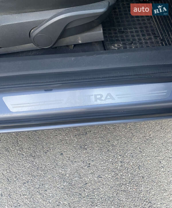 Хетчбек Opel Astra 2004 в Дніпрі