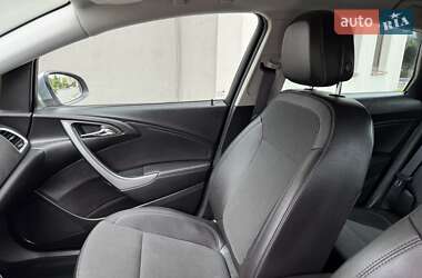Хетчбек Opel Astra 2014 в 
