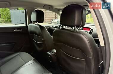 Хетчбек Opel Astra 2014 в 