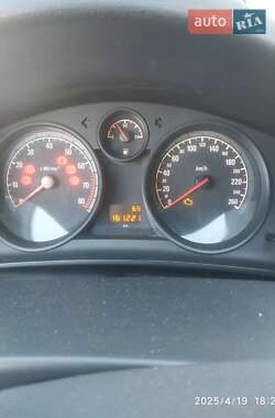 Хэтчбек Opel Astra 2011 в 