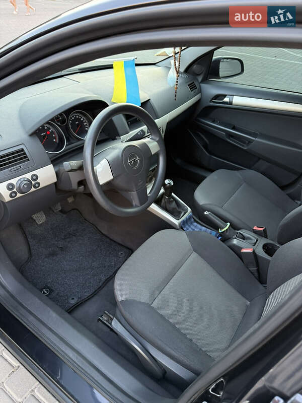 Седан Opel Astra 2008 в Южном