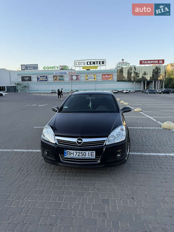 Седан Opel Astra 2008 в Южном