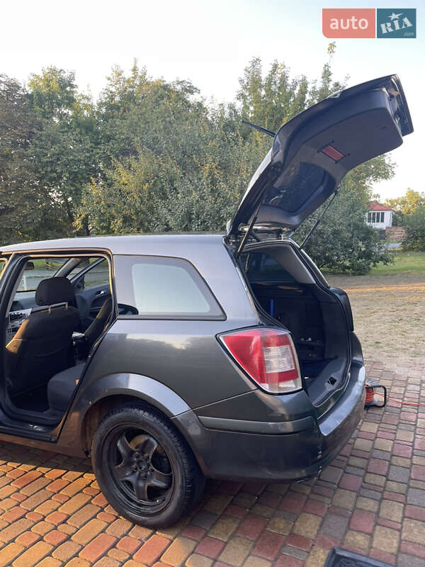 Универсал Opel Astra 2011 в Киеве