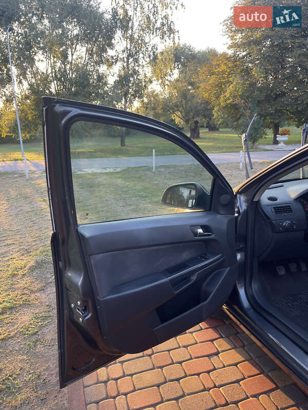 Универсал Opel Astra 2011 в Киеве