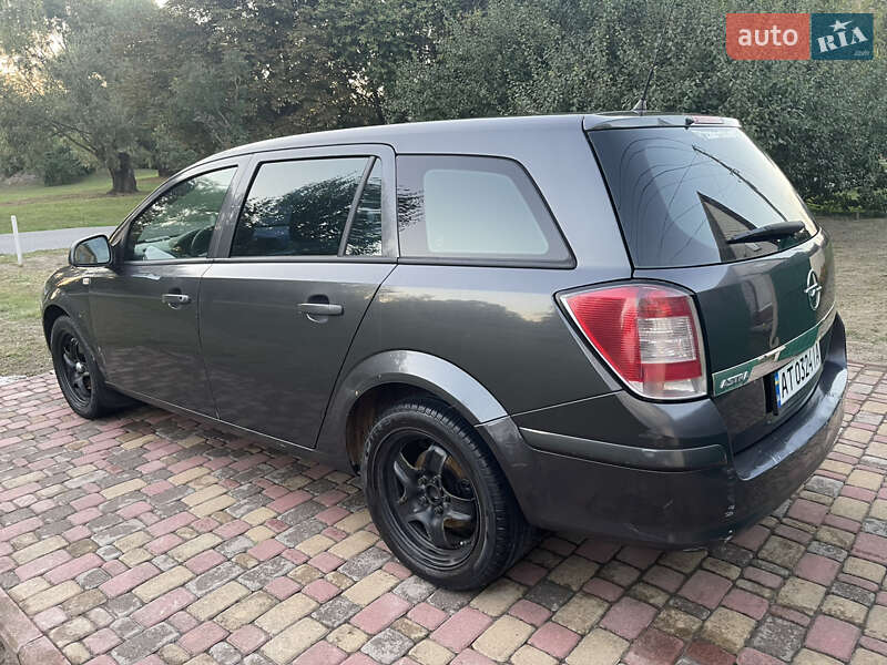 Универсал Opel Astra 2011 в Киеве