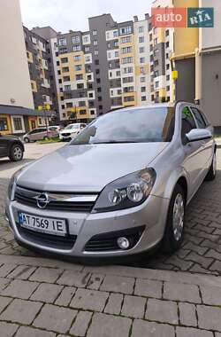 Универсал Opel Astra 2006 в Новояворовске