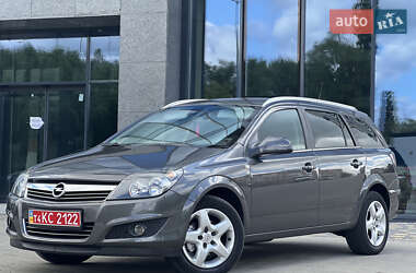 Универсал Opel Astra 2011 в Дубно