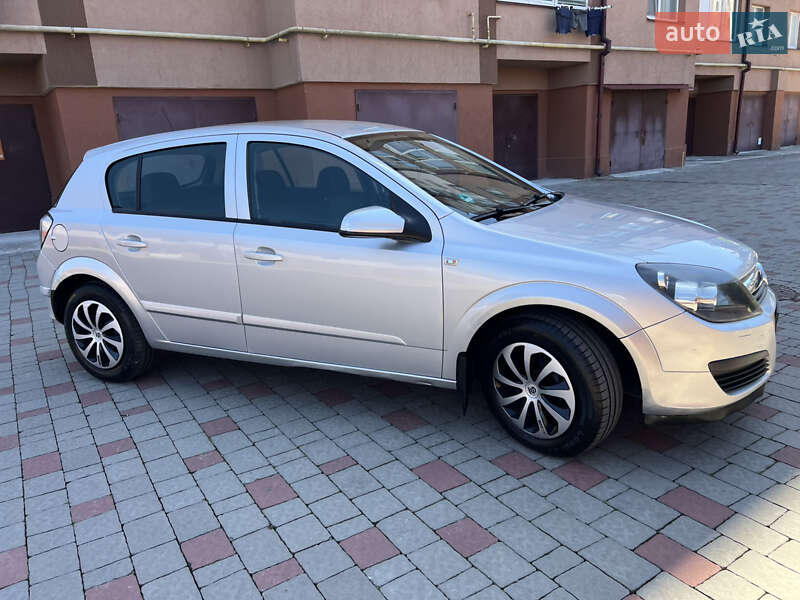 Хетчбек Opel Astra 2006 в Івано-Франківську