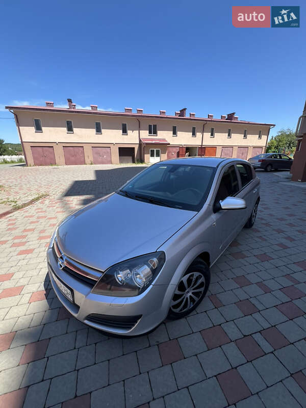 Хетчбек Opel Astra 2006 в Івано-Франківську