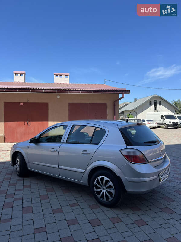 Хетчбек Opel Astra 2006 в Івано-Франківську