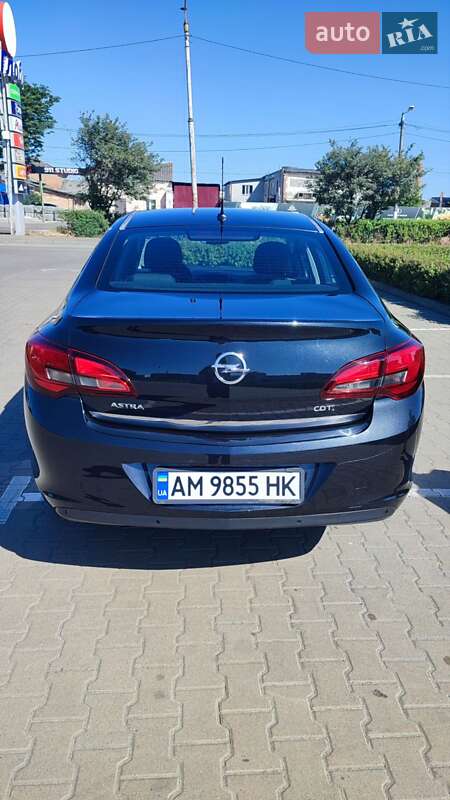 Седан Opel Astra 2015 в Житомирі