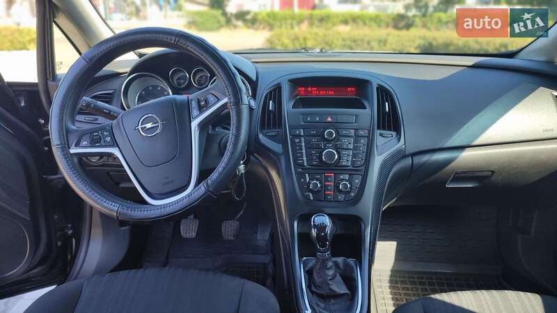 Седан Opel Astra 2015 в Житомирі