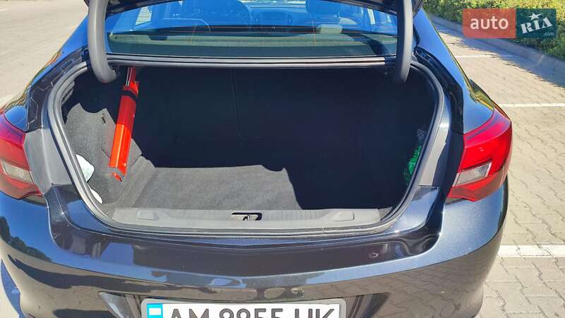 Седан Opel Astra 2015 в Житомирі