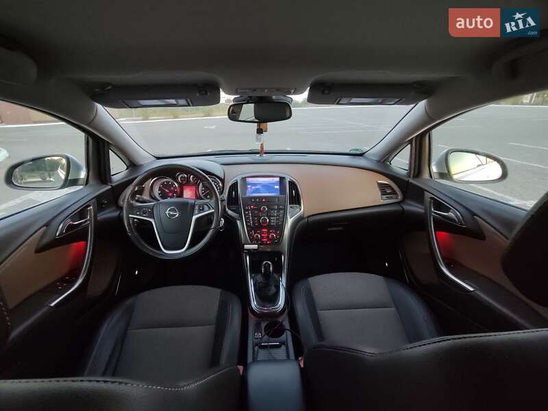 Універсал Opel Astra 2012 в Львові