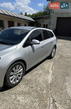 Универсал Opel Astra 2013 в 