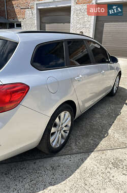 Универсал Opel Astra 2013 в 