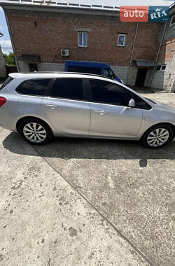Универсал Opel Astra 2013 в 